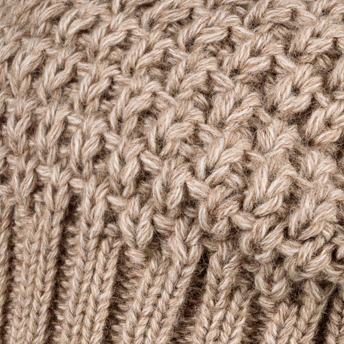 Bonnet-marron-en-maille-et-renfort--CP-01595_D1_12x12---