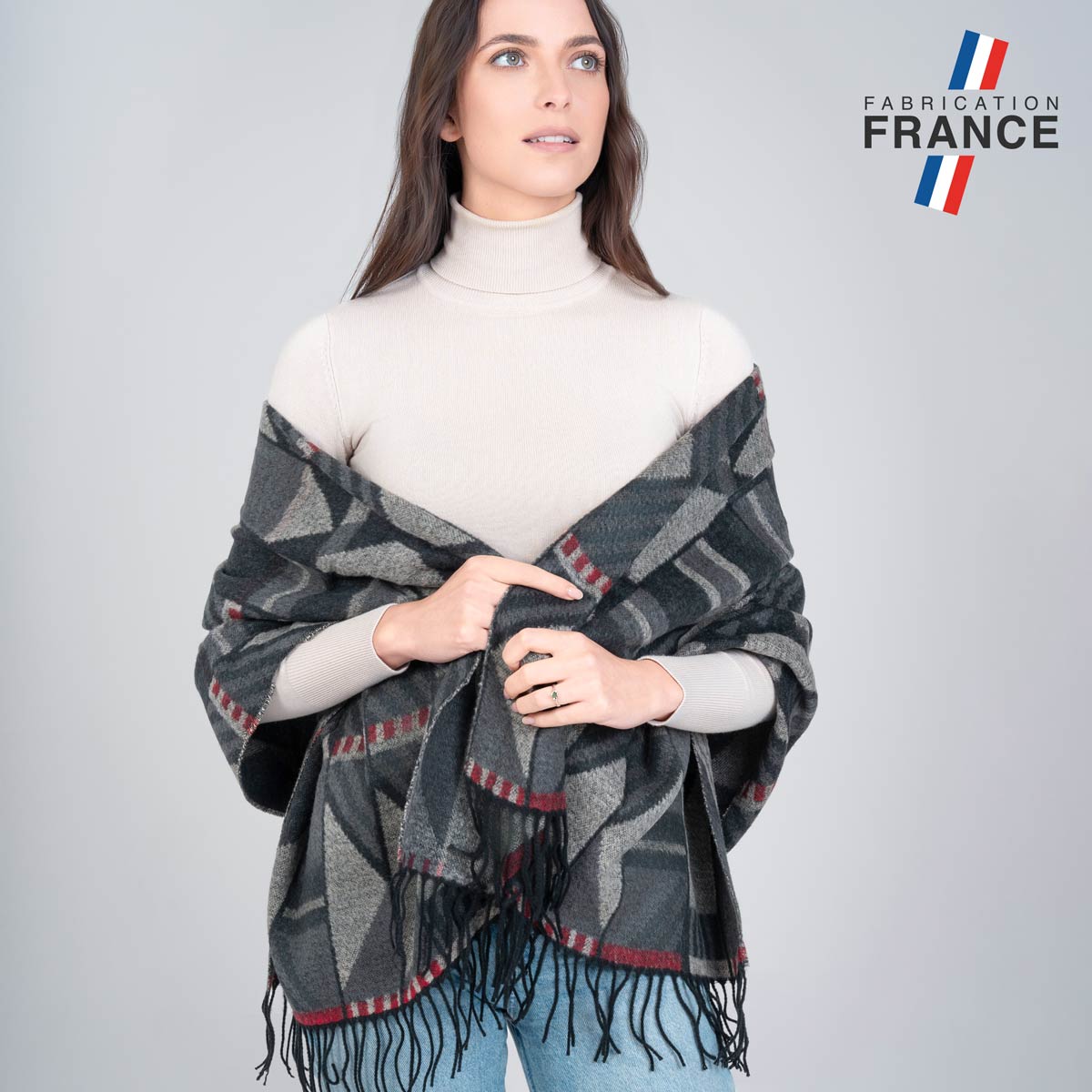 Chale-femme-motifs-geometriques-gris-made-in-France--AT-06319_W2_12x12-FR