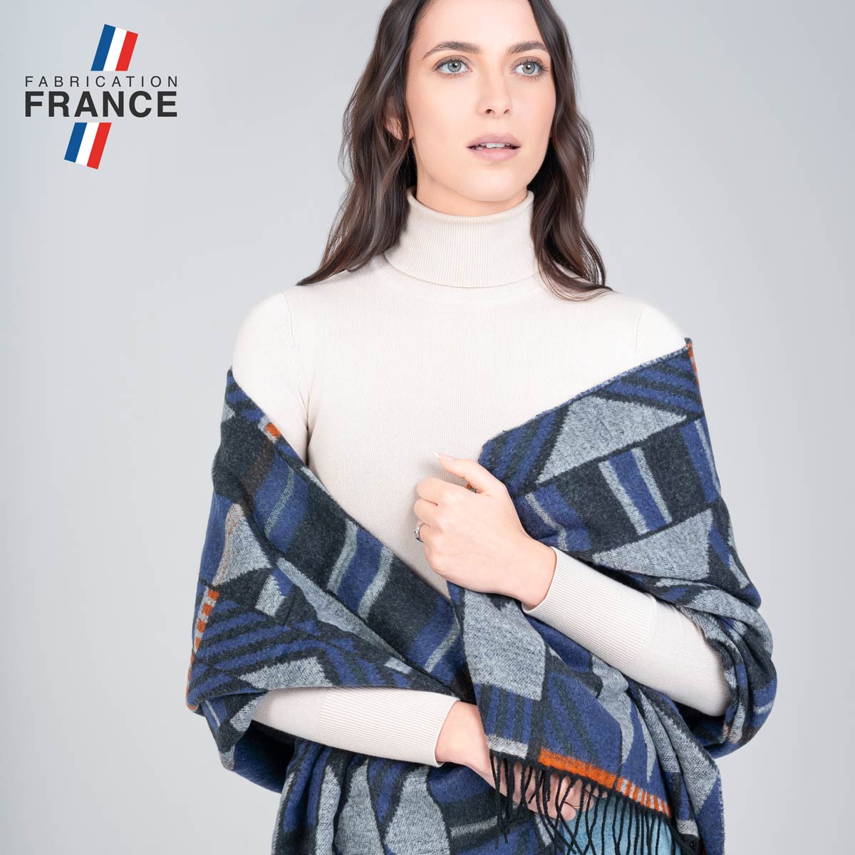 Chale-femme-motifs-geometriques-bleu-made-in-France--AT-06320_W1_12x12-FR