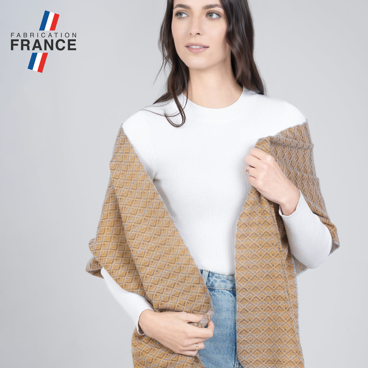 Chale-femme-fin-chaud-beige-fabrication-francaise--AT-06940_W1_12x12-FR
