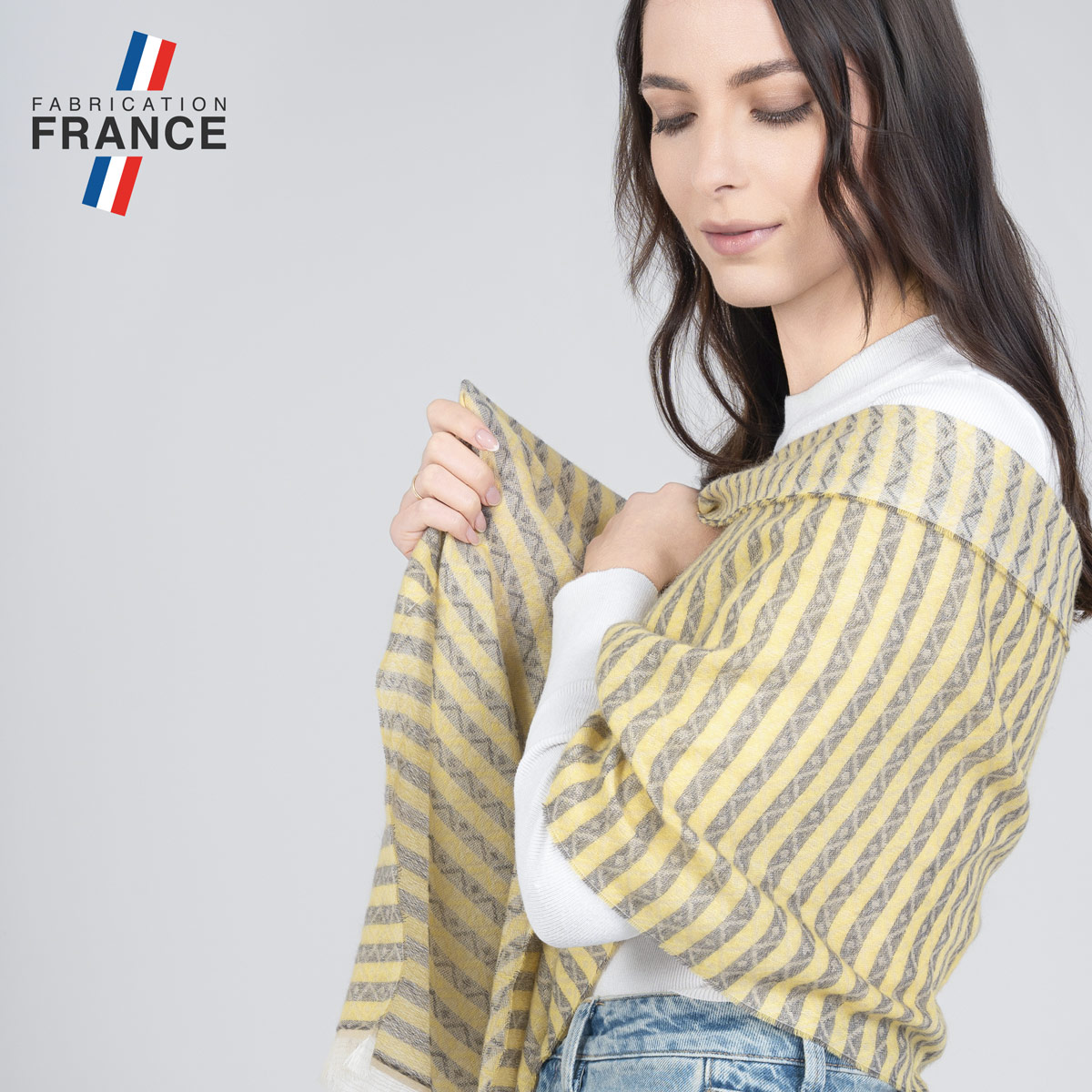 Chale-femme-fin-chaud-jaune-fabrication-francaise--AT-06941_W1_12x12-FR