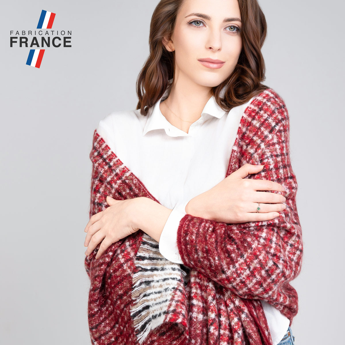 Chale-tartan-rouge-pour-femme-made-in-France--AT-07004_W1_12x12-FR