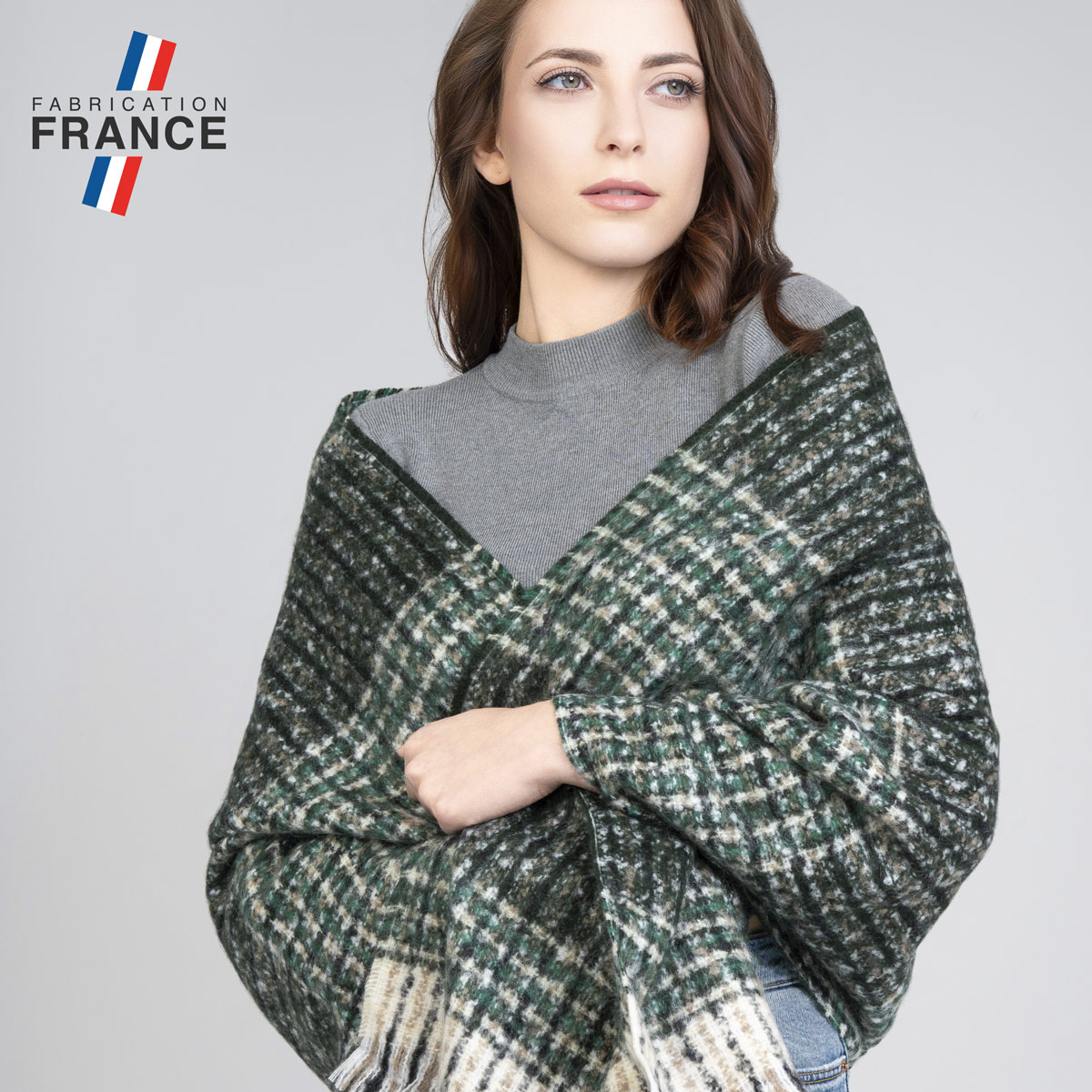 Chale-chaud-doux-vert-motif-ecossais-fabrication-francaise--AT-07007_W1_12x12-FR