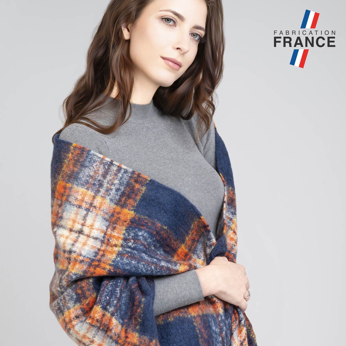 Chale-hiver-femme-motif-rayures-bleues-fabrique-en-France--AT-07009_W1_12x12-FR