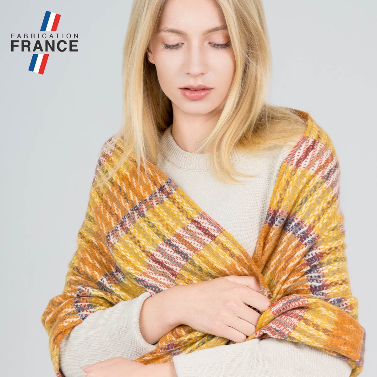 Chale-hiver-femme-motif-rayures-jaunes-fabrique-en-France--AT-07016_W1_12x12-FR
