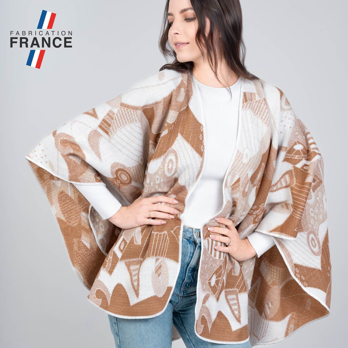 Poncho-beige-blanc-motifs-fantaisie-fabrication-francaise--AT-06165_W1_12x12-FR