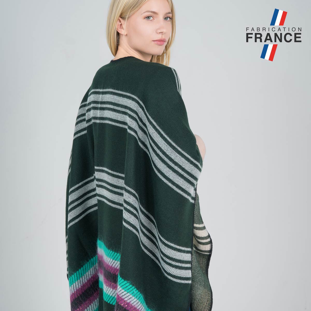 Poncho-hiver-motif-rayures-noir-vert-pour-femme-fabrique-en-France--AT-07024_W2_12x12-FR