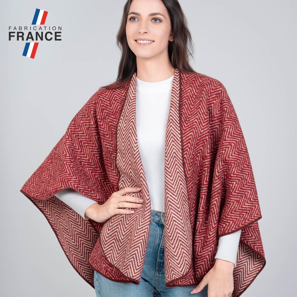 Poncho-motif-simple-elegant-geometrique-rouge-blanc-fabrication-francaise--AT-07027_W1_12x12-FR