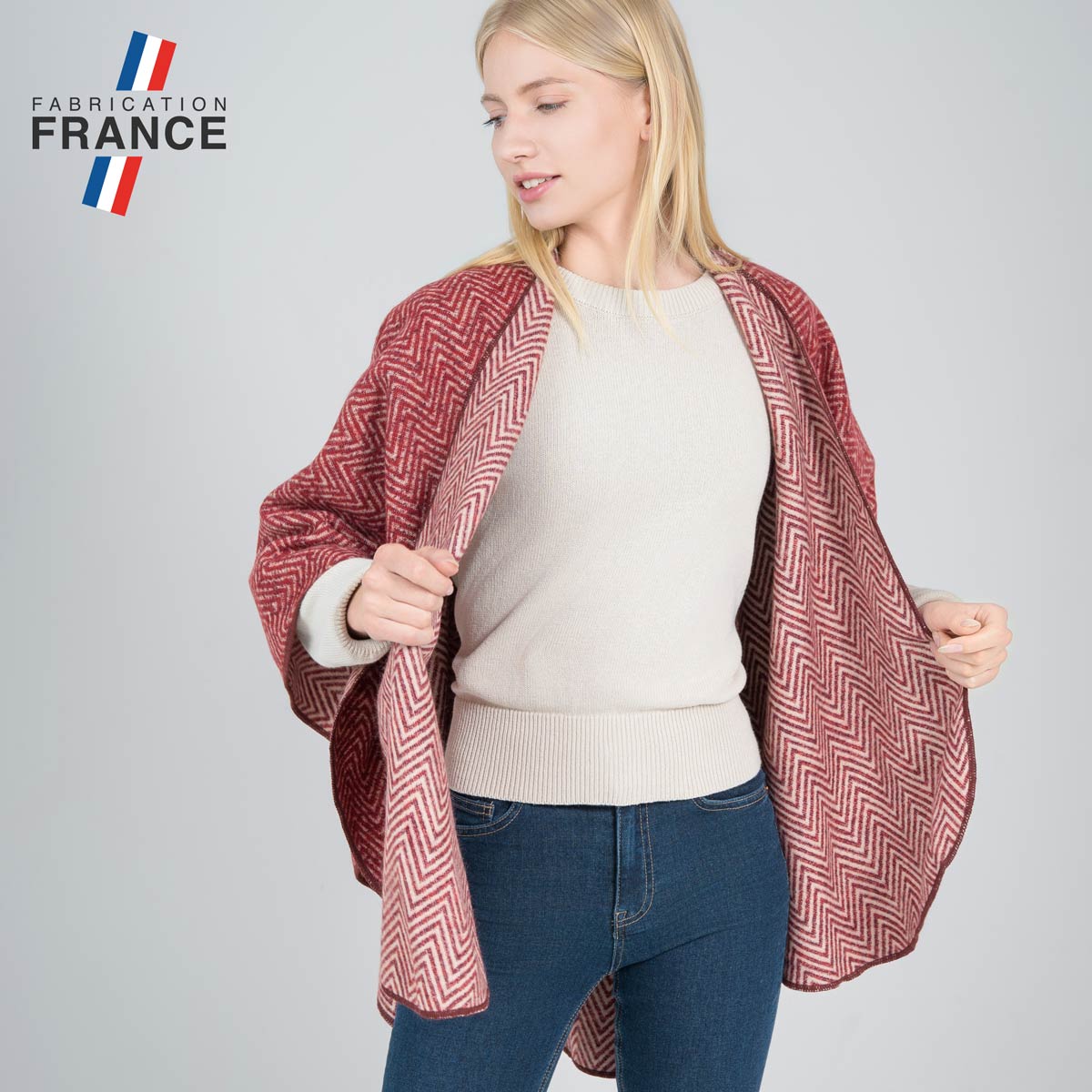 Poncho-femme-motif-simple-rouge-blanc-reversible-fabrique-en-France--AT-07027_W3_12x12-FR