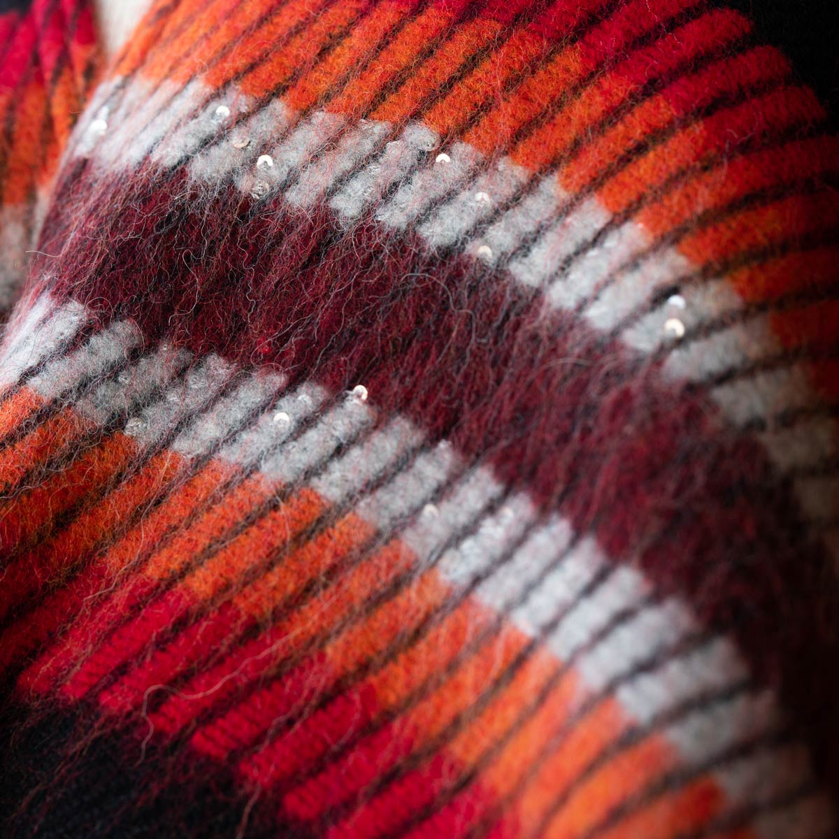 Poncho-mohair-rouge-orange-a-paillettes--AT-07023_D1_12x12---