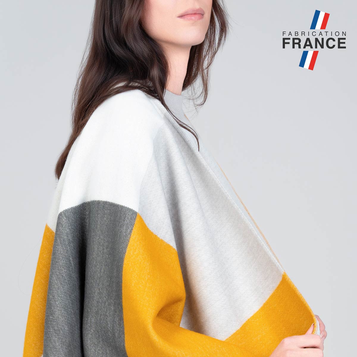 Poncho-doux-pour-femme-rectangles-jaune-blanc-gris-made-in-France--AT-07029_W4_12x12-FR
