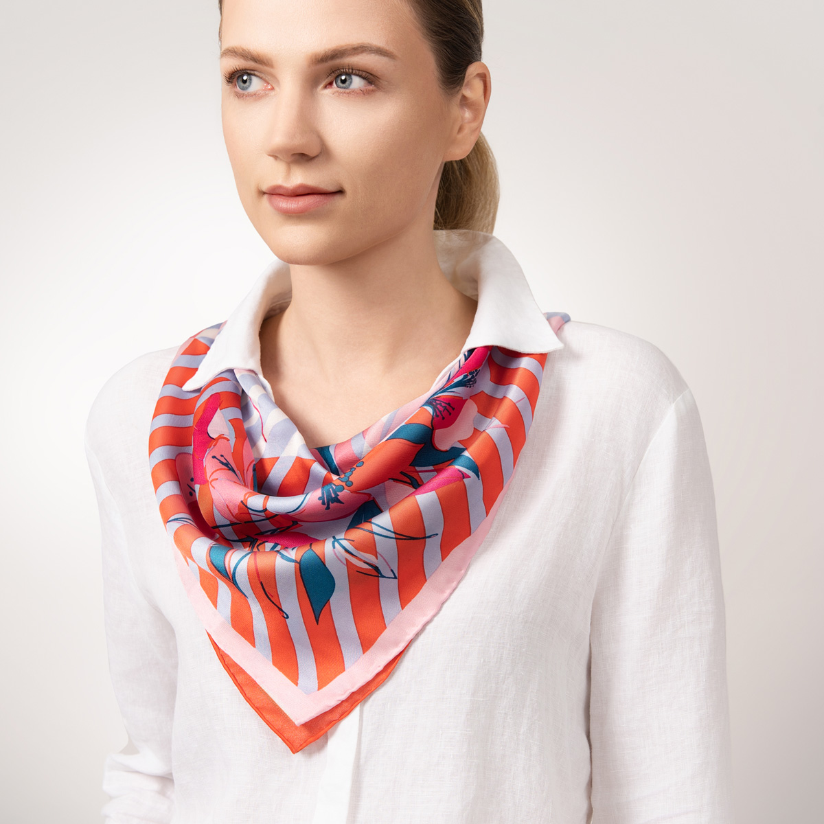 Foulard-carre-soie-luxe-fleurs-et-rayures-rose--AT-07170_W1_12x12---