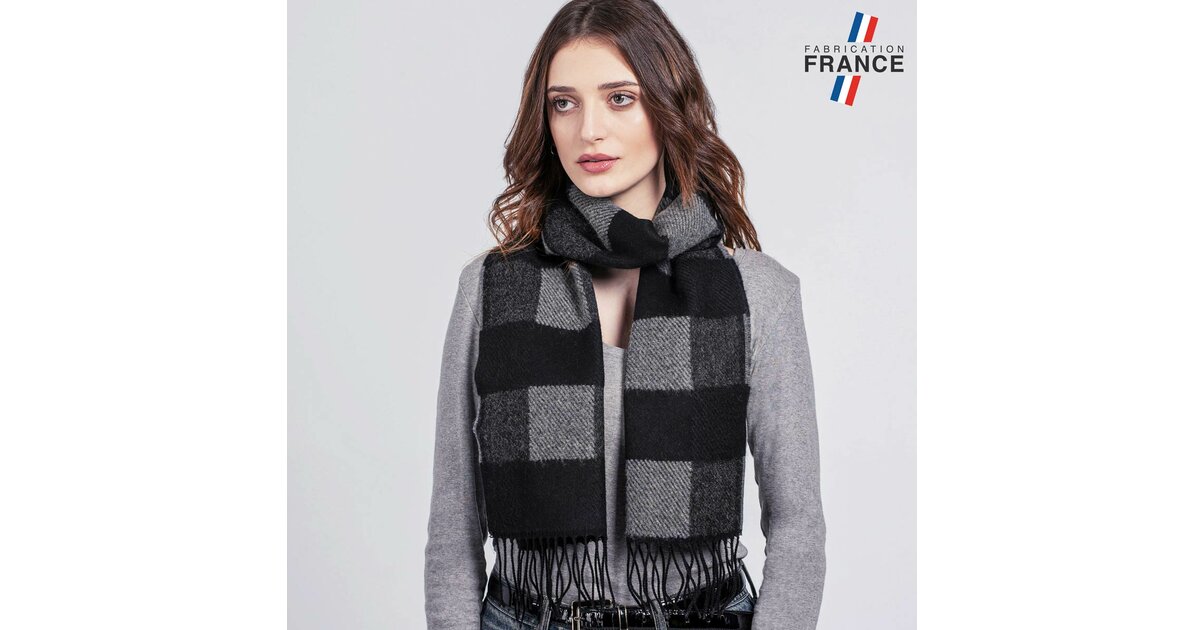 Écharpe Vintage Pour Femme Un Jour Ailleurs - Laine Noire à Rayures - 135 X 17 Cm - Occasion Très Bon état - Style Châle