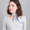 AT-04009-VF16-foulard-en-soie-blanc-feuilles