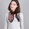 AT-04034-VF16-carre-de-soie-prairie-papillons-noir