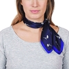 AT-04643-VF10-carre-soie-femme-petites-fleurs-sur-bleu