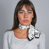 AT-05559-VF16-1-carre-de-soie-notes-musicales