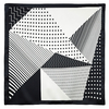 AT-05932-A10-carre-de-soie-triangles-noir-blanc