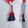 foulard-carre-pompons-rouge-bleu--AT-06450