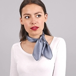 _Carre-de-soie-piccolo-gris-uni