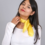 _Carre-de-soie-jaune