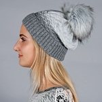 _Bonnet-femme-pompon-gris