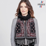 Echarpe-femme-motif-cachemire-rouge-noir-fabriquee-en-france--AT-06690_W12-1FR