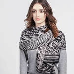 Etole-soie-femme-motif-anneaux-noir-blanc--AT-06779_W12-1--