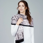 etole-soie-femme-motif-florale-grise-et-noire-AT-06471