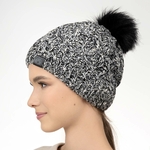 Bonnet-femme-pompon-noir-mouchete-fabrique-en-Europe--CP-01714