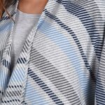Poncho-chaud-doux-rayures-fines-bleu-gris--AT-04814
