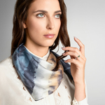 Foulard-carre-soie-finesse-bleu-orange-pale--AT-07085
