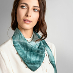 Foulard-carre-soie-vert-vietnam-tie-dye--AT-07086