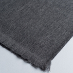 echarpe-a-franges-gris-fonce-AT-07139