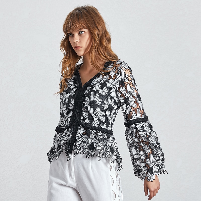 Blouse Dentelle Col V à Manches Flare LONA 2 Coloris