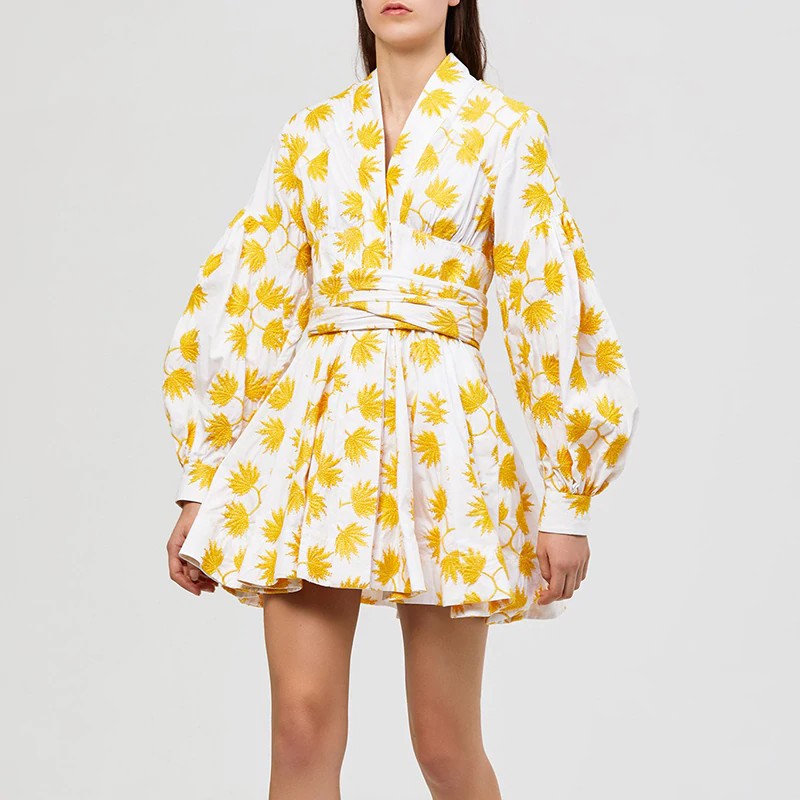 Robe Blanche Brodée Ceinturée à Manches Lanternes PING