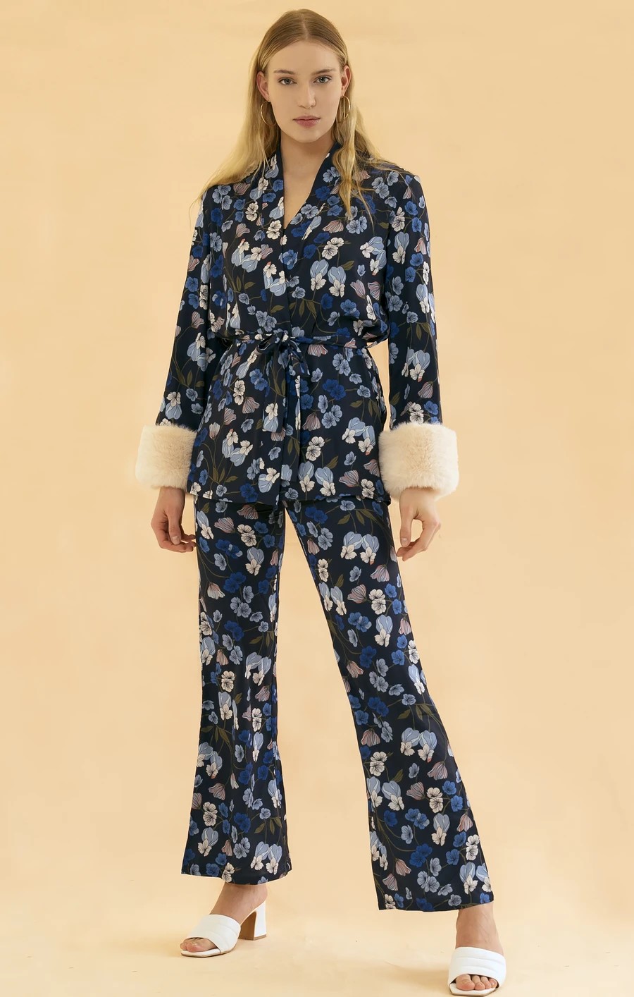 Veste Kimono Floral Bleu à Manches Fourrées SAKURA