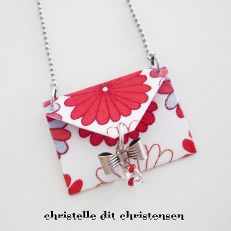 Collier mes petites enveloppes\'en tissu liberty Rouge