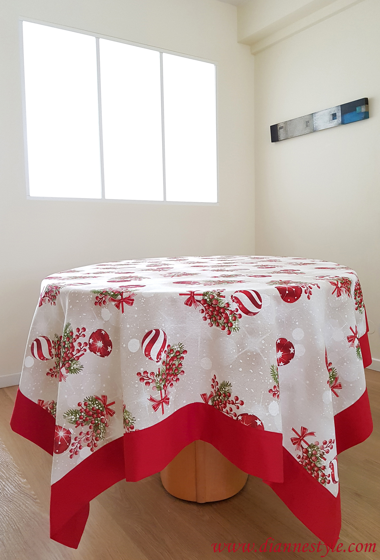 Nappe de Noël rectangulaire-bordure rouge. 160x300 cm. Réf. 358
