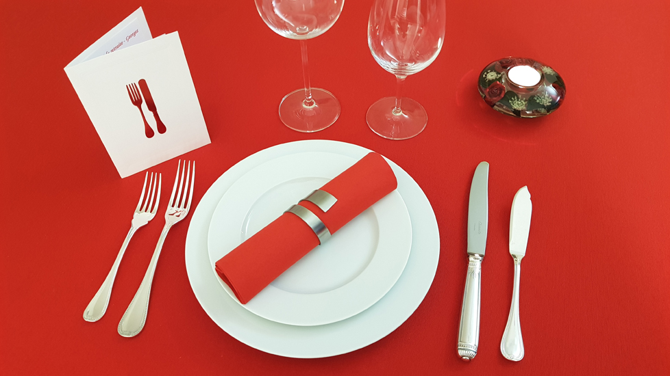 Nappe rouge MES Ass blanches Diaporama hauteur 550 sans bord blanc