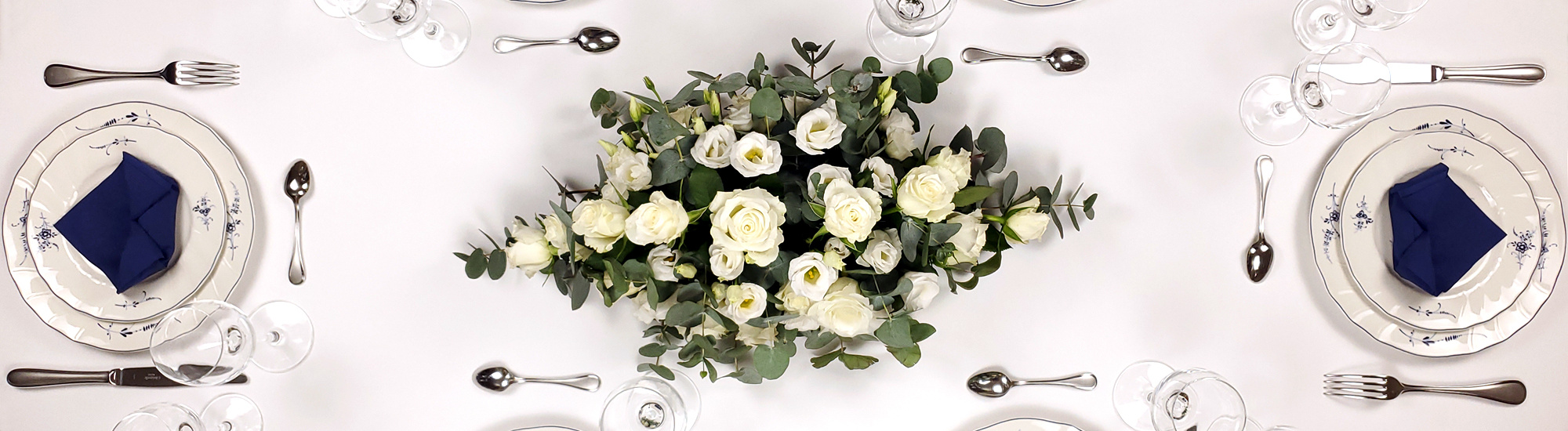 Décoration de table en marine et blanc