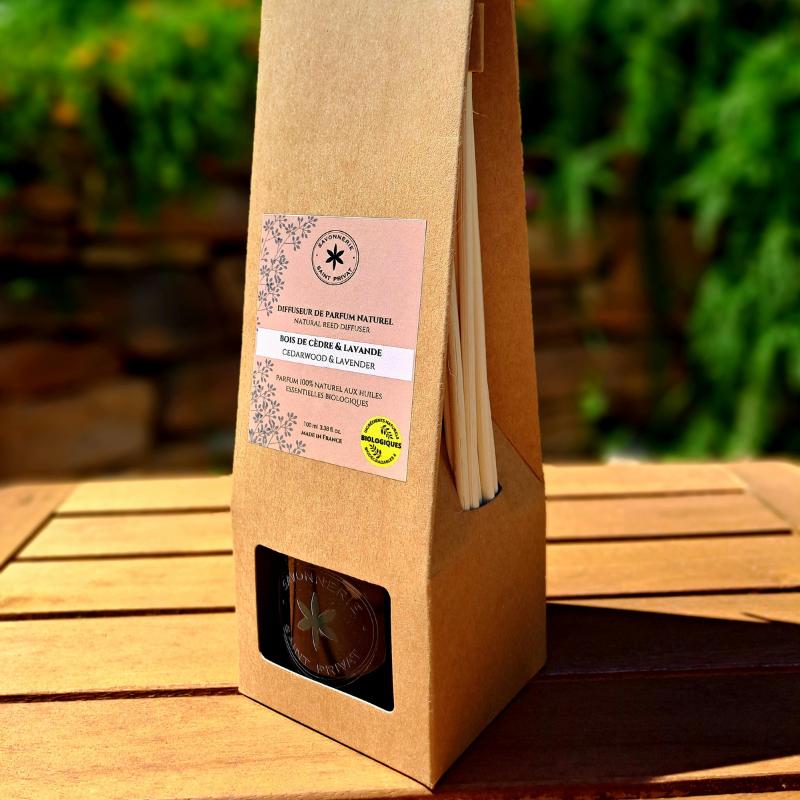 Diffuseur d’ambiance naturel, vegan et écologique avec emballage kraft et bâtonnets en rotin