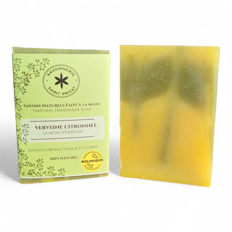 Savon Verveine Citronnée artisanal à l’argile verte, avec son emballage vert de La Savonnerie de Saint-Privat.