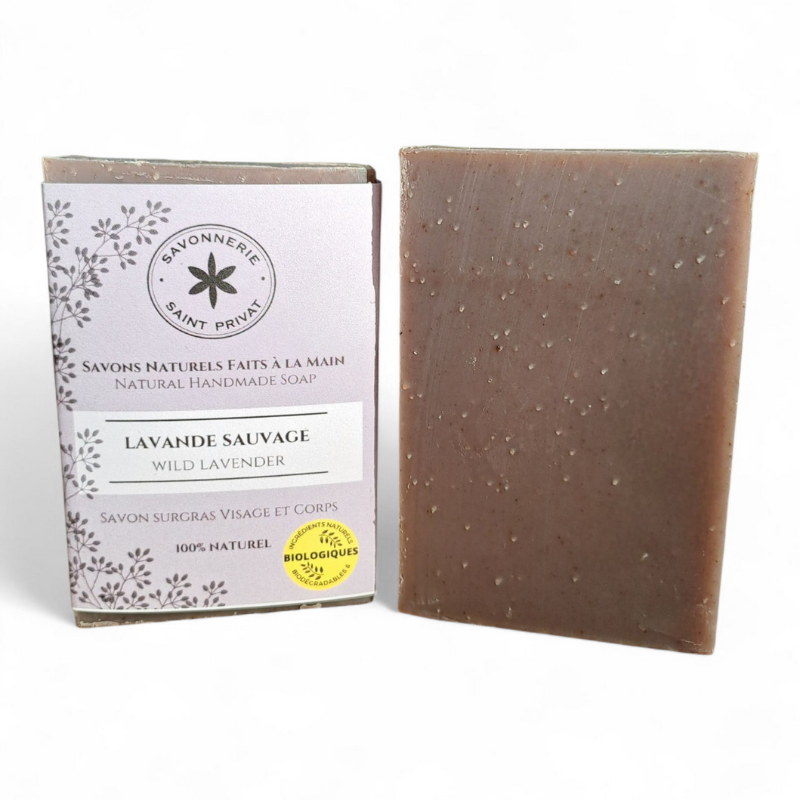 Savon Lavande Sauvage artisanal, avec emballage mauve de La Savonnerie de Saint-Privat.