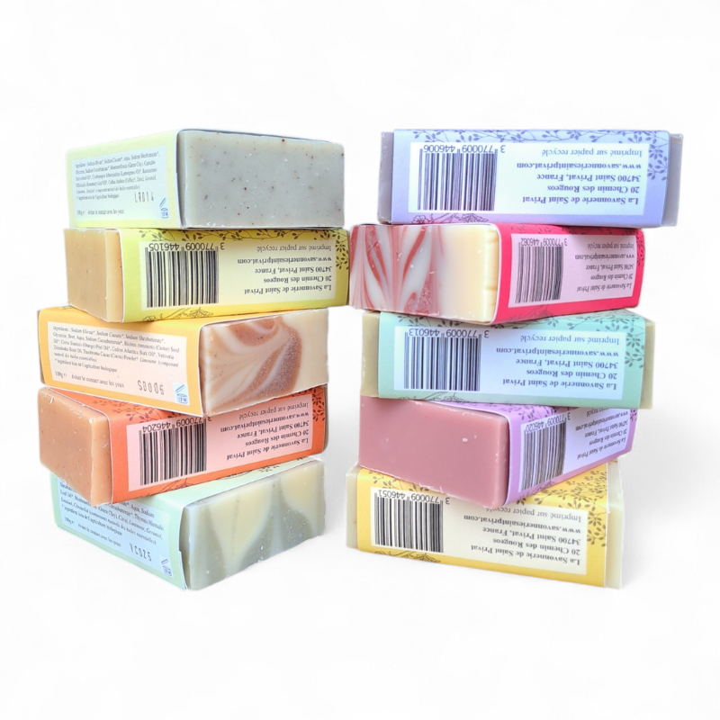 Assortiment de 10 savons artisanaux naturels faits main en Occitanie présentés en piles – La Savonnerie de Saint-Privat