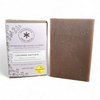 Savon Lavande Sauvage artisanal, avec emballage mauve de La Savonnerie de Saint-Privat.