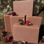 Savon naturel et surgras rose églantine à largile rouge