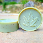 Savon artisanal rond Lemongrass Romarin et huile de chanvre - Savonnerie de Saint Privat