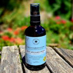Flacon de parfum d'ambiance "Brise Méditerranéenne" avec un mélange d'huiles essentielles de citron, géranium, cyprès, lavande et romarin, inspiré par l'Occitanie.