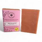 Savon Rose Églantine naturel, avec emballage rose de La Savonnerie de Saint-Privat.